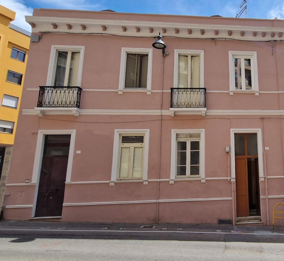 Dani'S House Apartment Cagliari Ngoại thất bức ảnh